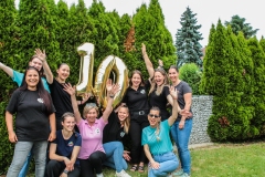 kita-gwunderwelt_10-jaehriges-jubilaeum_jubelndes-team