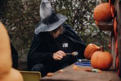 halloweenfest-kita-gwunderwelt-2021-kuerbisschnitzen