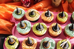 kita-gwunderwelt-subingen_halloween-2022_buffet-mit-muffins