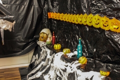 kita-gwunderwelt-subingen_halloween-2022_gruselraum-mit-kuerbisse