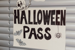 kita-gwunderwelt-subingen_halloween-2022_halloweenpass-beschriftung