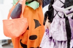 kita-gwunderwelt-subingen_halloween-2022_kuerbis-maedchen