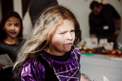 kita-gwunderwelt-subingen_halloween-2022_maedchen-verkleidet-und-geschminkt