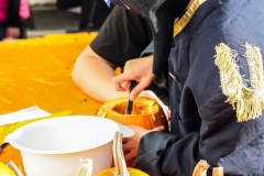 kita-gwunderwelt-subingen_halloween-2022_schnitzen-kuerbisse
