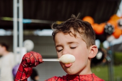 kita-gwunderwelt-subingen_halloween-2022_spiderman-am-essen