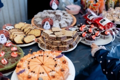 kita-gwunderwelt_halloween-2024_buffet-mit-vielen-leckereien