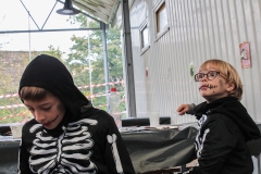 kita-gwunderwelt_halloween-2024_skelett-jungs