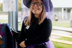 kita-gwunderwelt_halloween-2024_violette-hexe