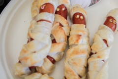 kita-gwunderwelt_halloween-2024_wienerli-im-teig