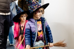 kita-gwunderwelt_halloween-2024_zwei-hexen-maedchen