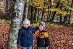 kita-gwunderwelt-freunde-im-wald