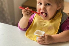 lecker-joghurt-essen-kita-gwunderwelt