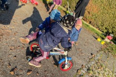 spielen-draussen-in-der-natur-kita-aeschi-gwunderwelt