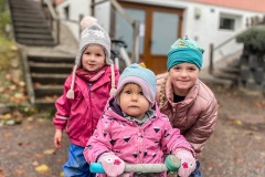 wir-sind-ein-team-kita-gwunderwelt-in-der-natur