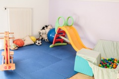 kita-gwunderwelt-spielzimmer-mit-rutschbahn