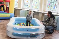 tag-der-offenen-tuer-kita-gwunderwelt-subingen-bewegungszimmer-mit-ballenbad
