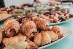tag-der-offenen-tuer-kita-gwunderwelt-subingen-buffet-mit-leckereien
