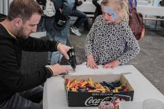 tag-der-offenen-tuer-kita-gwunderwelt-subingen-haarreifen-basteln
