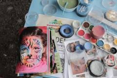 tag-der-offenen-tuer-kita-gwunderwelt-subingen-schminken-mit-farben