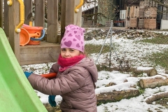 schnee-garten-kita-gwunderwelt-rutschbahn