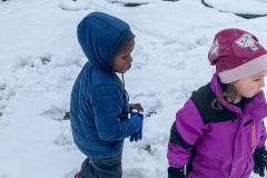 schnee-kinder-kita-gwunderwelt-im-garten