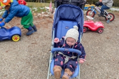 spielen-draussen-kita-gwunderwelt-kinderwagen