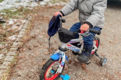 spielen-fahrrad-draussen-kita-gwunderwelt